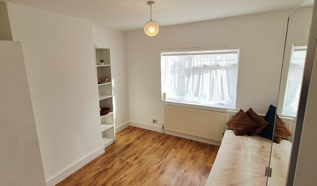Double Room in Newly Refurbished House Main Photo
