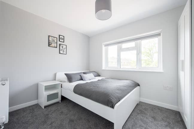 **1 Room** ENSUITE** 1st Floor **SS14 Main Photo