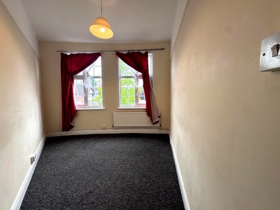 Room to rent in Edgware HA8 Main Photo