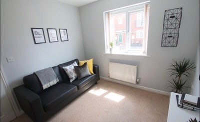 1 room in a 5 bed house  Main Photo