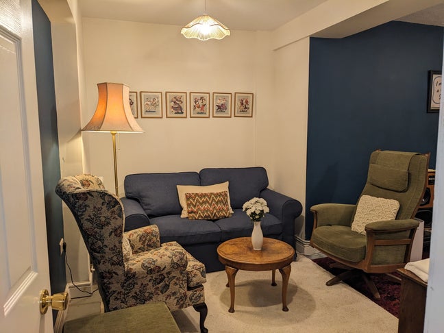 Cosy Small Double in Warm, Creative Home – BS4 Main Photo