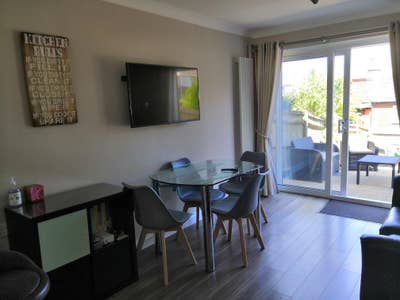 Lovely Double Room - four sharers - great location Main Photo