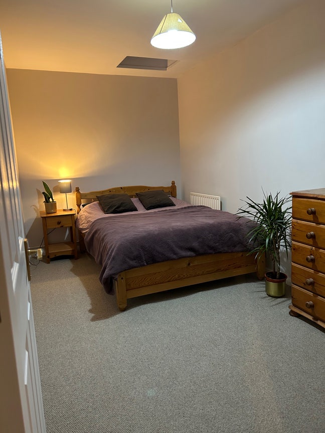 Spacious Rooms in 3 Bed House in a Gated Courtyard Main Photo