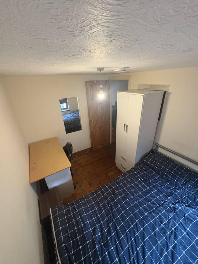 Room Available - Great Location - Immediate Move Main Photo