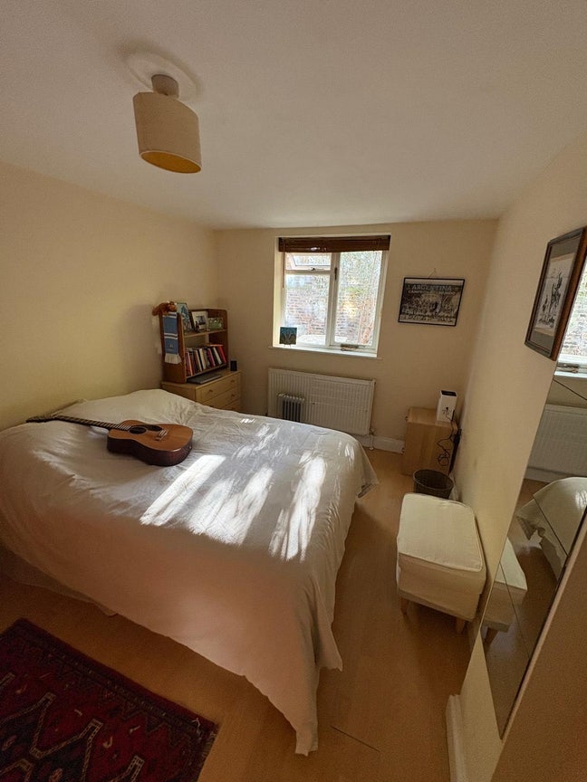 Large Double Room Clapham North Main Photo