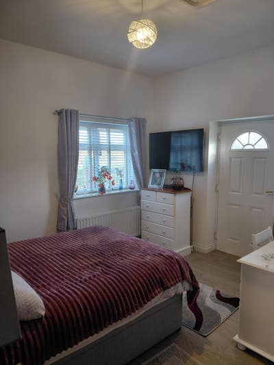 Brand new build anex, own front door Main Photo