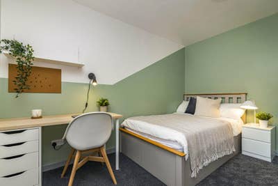 6 Bed House, Looking for One Extra Housemate Main Photo