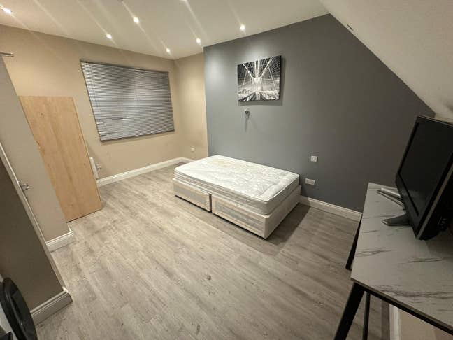 DSS-Self-Contained Studio Available in Eltham SE9 Main Photo