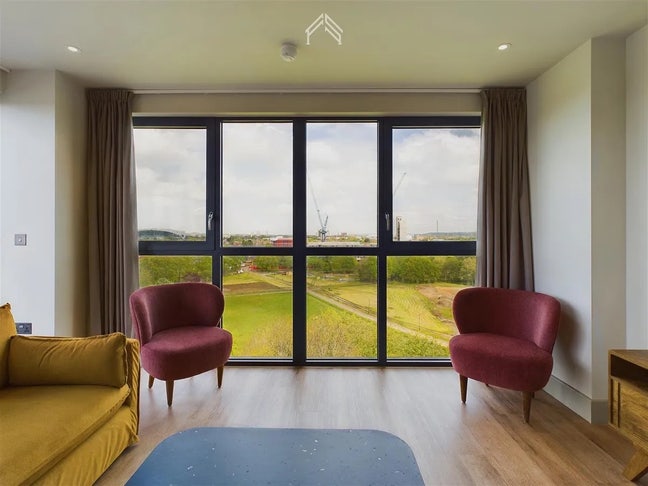 2 rooms available- modern flat near Tottenham Hale Main Photo