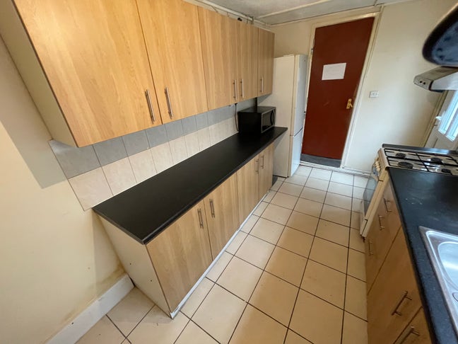 Large Double Bedroom in Shared House Main Photo