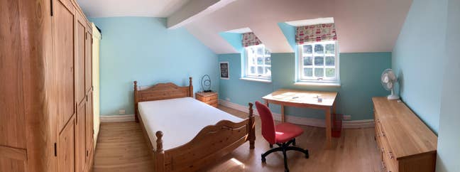 Very comfortable bedroom with river views Main Photo