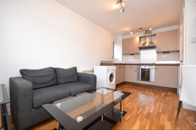 One Bed Flat The Chandlers (LS2 7EZ) Available Now Main Photo