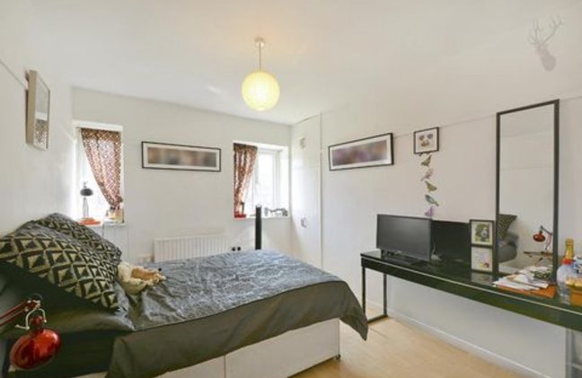 Double room in friendly flat-share  Main Photo