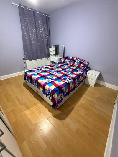 One Double room in family home for Female Main Photo