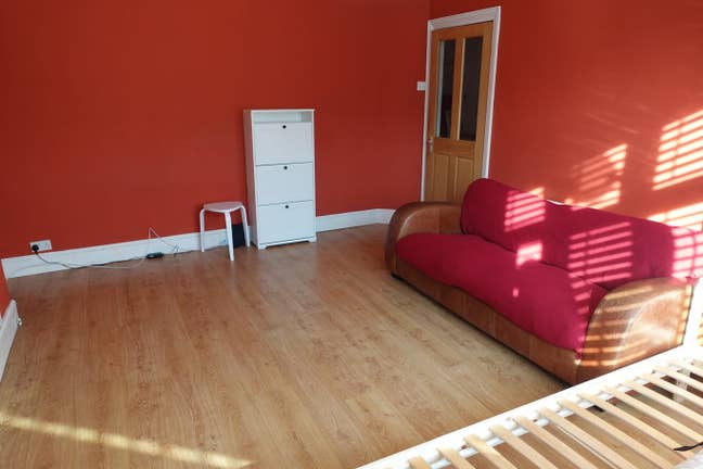 Spacious Double Room for Rent – Ilford IG2 6JQ  Main Photo