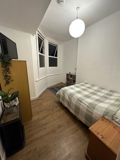 1 bed room available  Main Photo