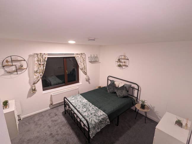 Spacious Double Room in Friendly House- Bills inc Main Photo