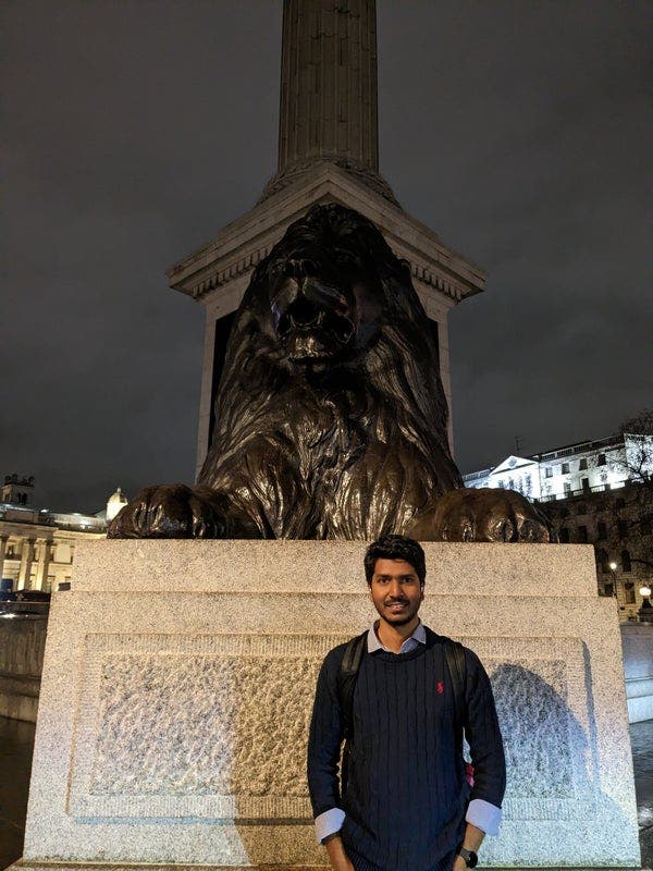 I am a professional, male aged 28. I am looki... Main Photo