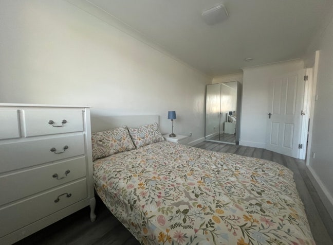 A newly renovated spacious 4 bedroom house  Main Photo