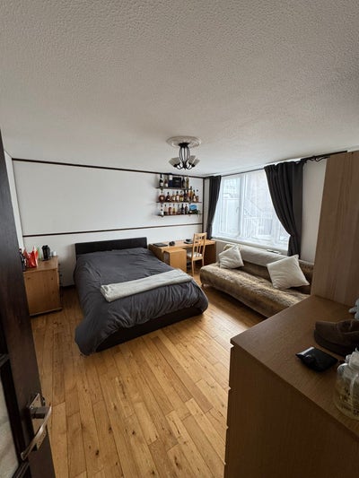 Beautiful XL double room  Main Photo