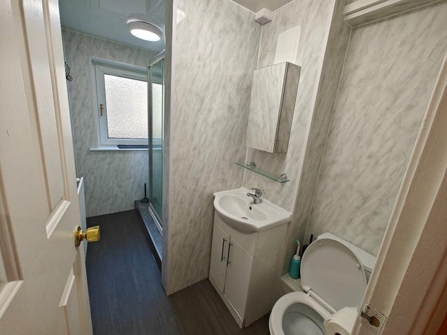 Spacious Room Available in 3BHK Flat – Maryhill, G Main Photo