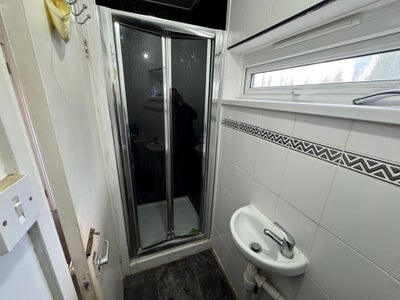 Urgent - One room available  Main Photo