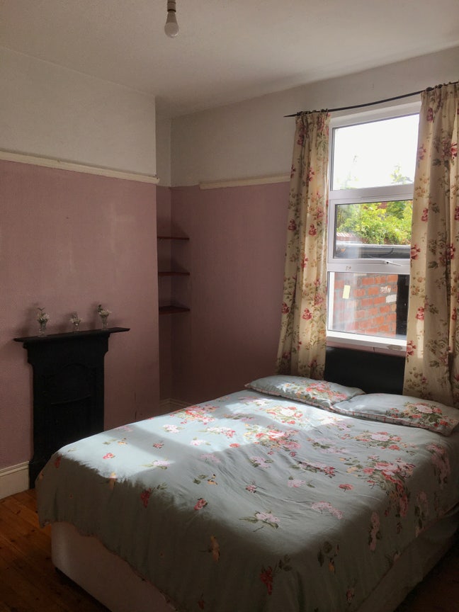 Room on Malone Avenue *Females Only* Main Photo