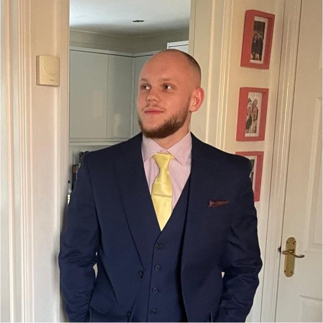 24 year old professional searching for a room Main Photo