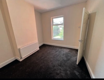 Single room available for female in Shared house  Main Photo