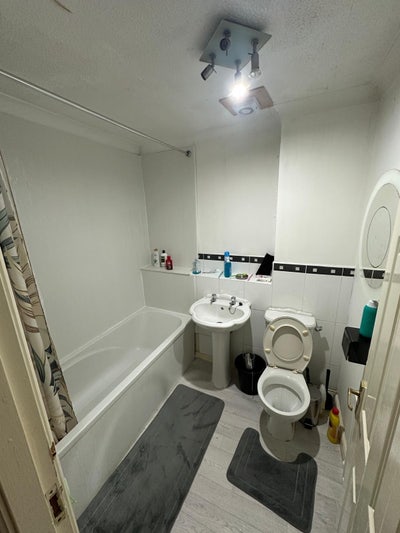 Room to rent in Gateshed Main Photo