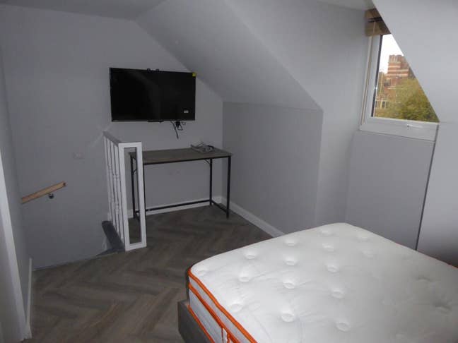 Modern Studio Near Greenford Station  Main Photo