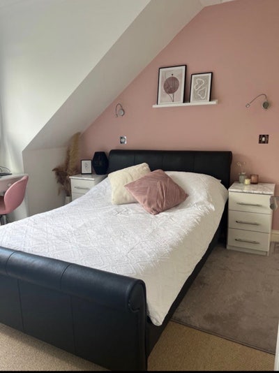 Bright Double room to rent in NW9 Main Photo