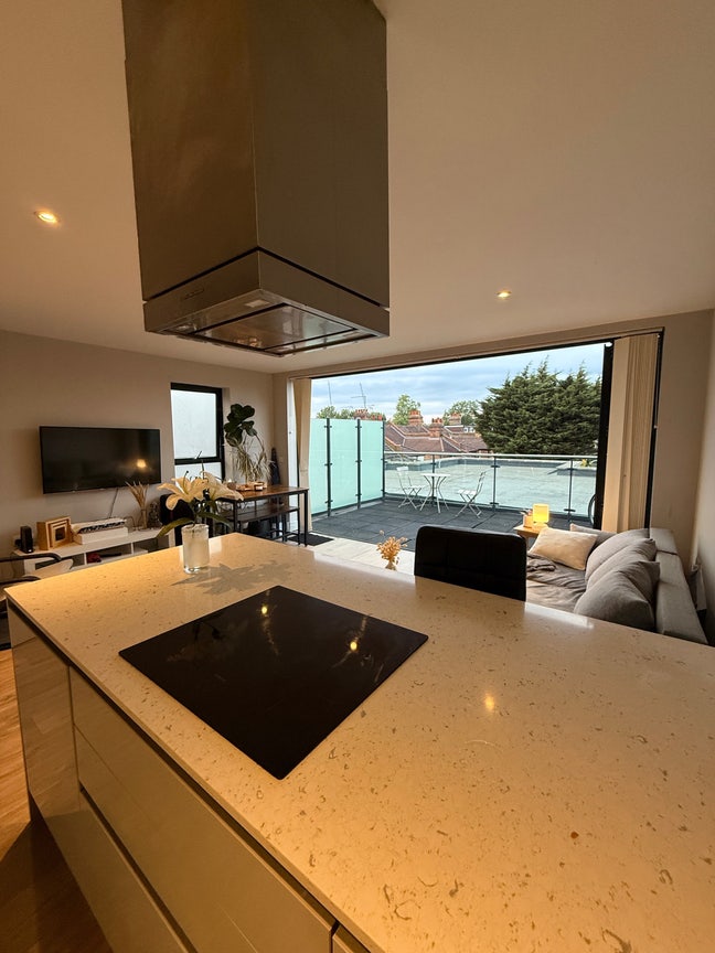 En-suite master bedroom in penthouse  Main Photo