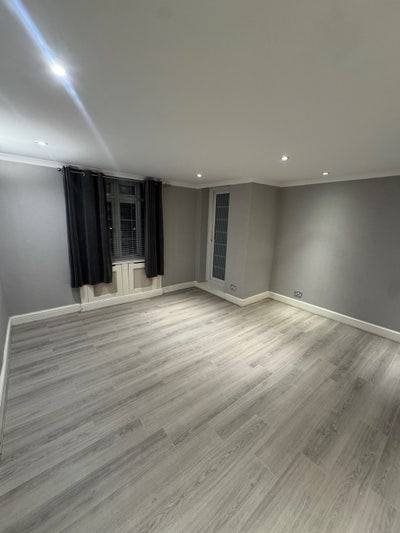 3 bedroom flat-NW11-heating and hot water included Main Photo