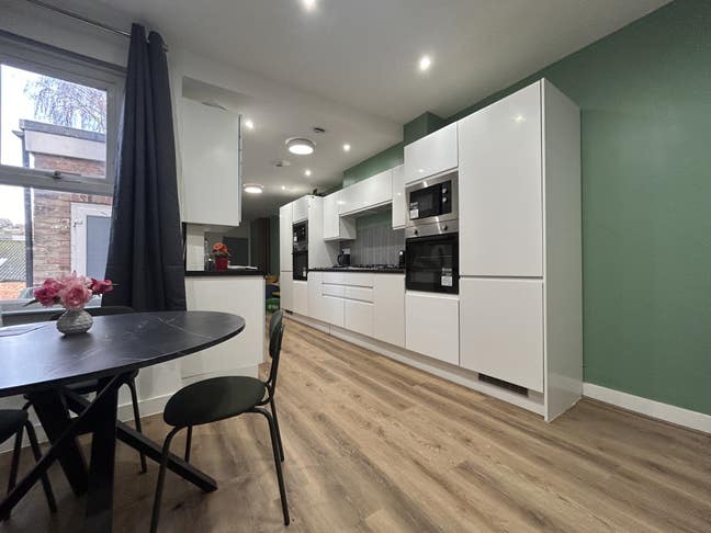 🏡 Loft Ensuite Room Available in Stylish 6-Bed 🏡 Main Photo