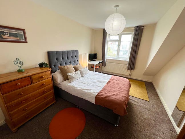 Double rooms Available, one mile from city centre Main Photo