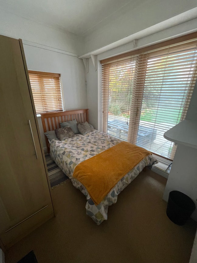 Queen’s Park Cosy Double Room with garden view   Main Photo