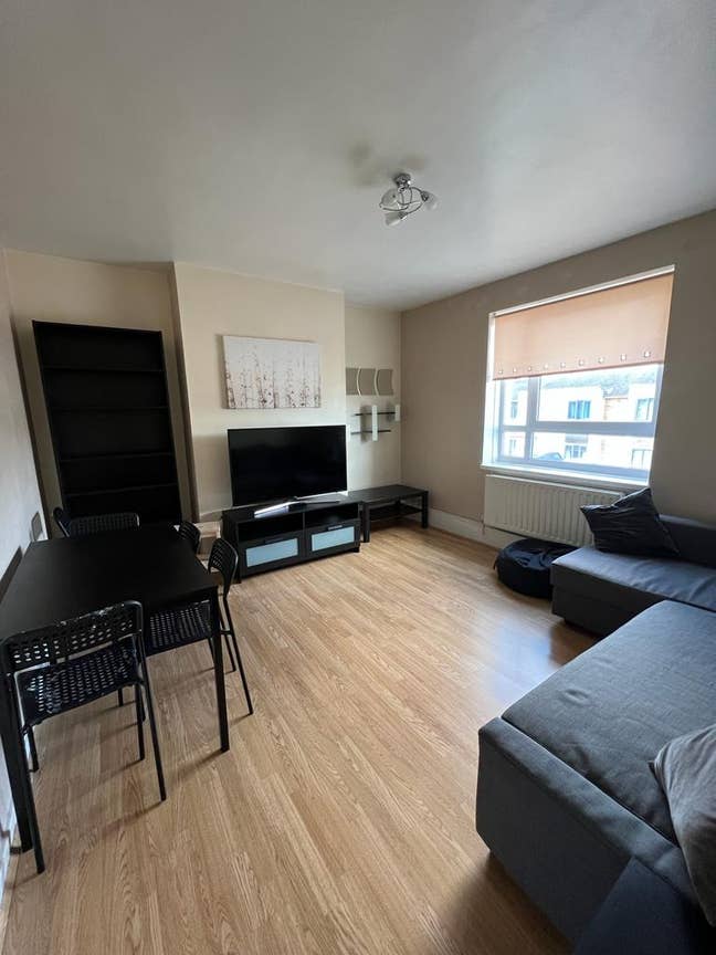 Lovely double room in residential area of Charlton Main Photo