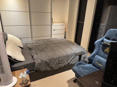 Spacious Room in 2B 2B Flat with Stunning Views Main Photo