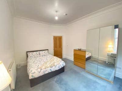 Great double room, super close to tube station Main Photo