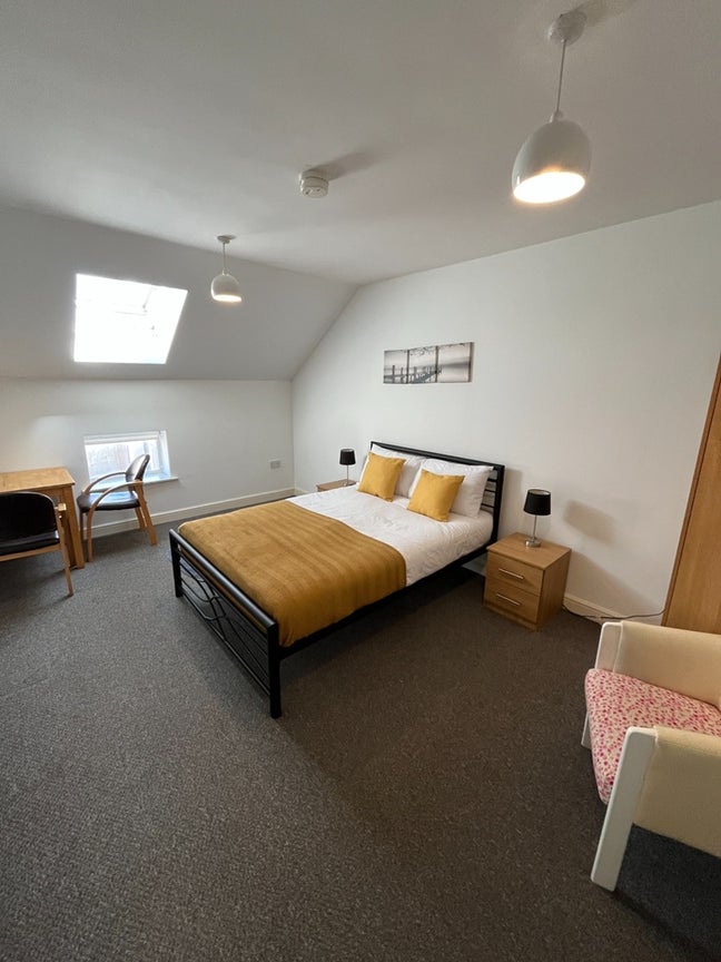 Furnished Double En-Suite Room on Yorke Street Main Photo