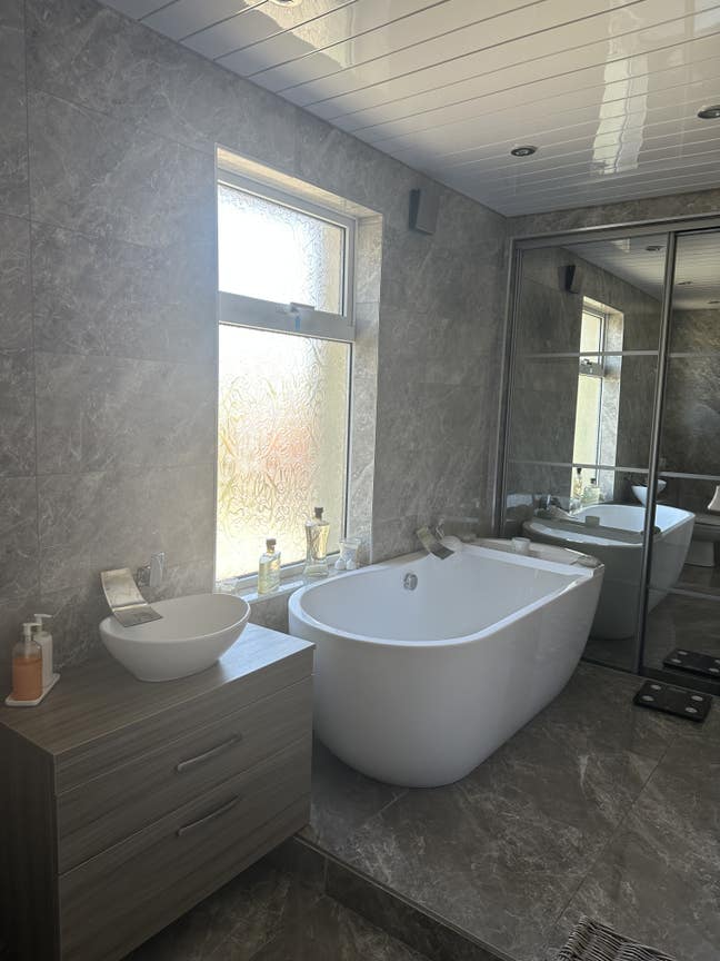 Large Double Room Available  Main Photo