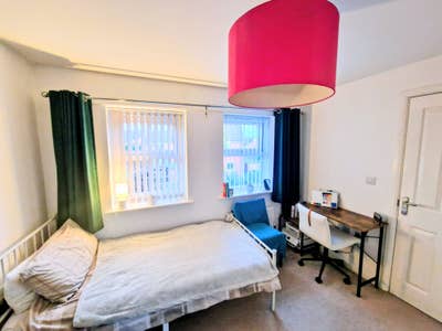 Double ensuite room in happy mum and toddler home Main Photo