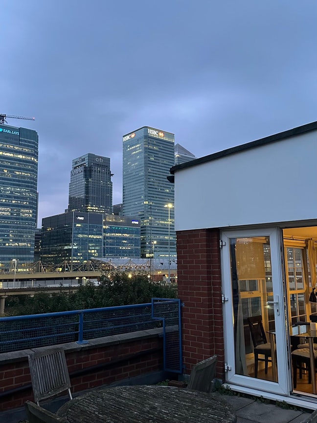 Cute room in a friendly flat in Canary Wharf 💻💙 Main Photo