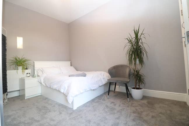 Lovely Ensuite Room, brand new Main Photo