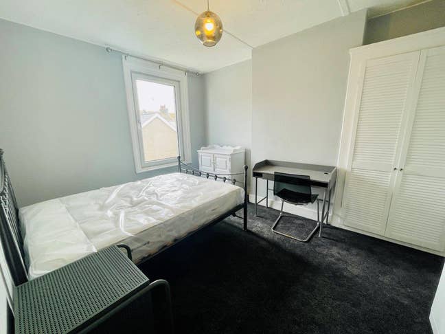 Double Room in House Share | Wellesley Road Main Photo