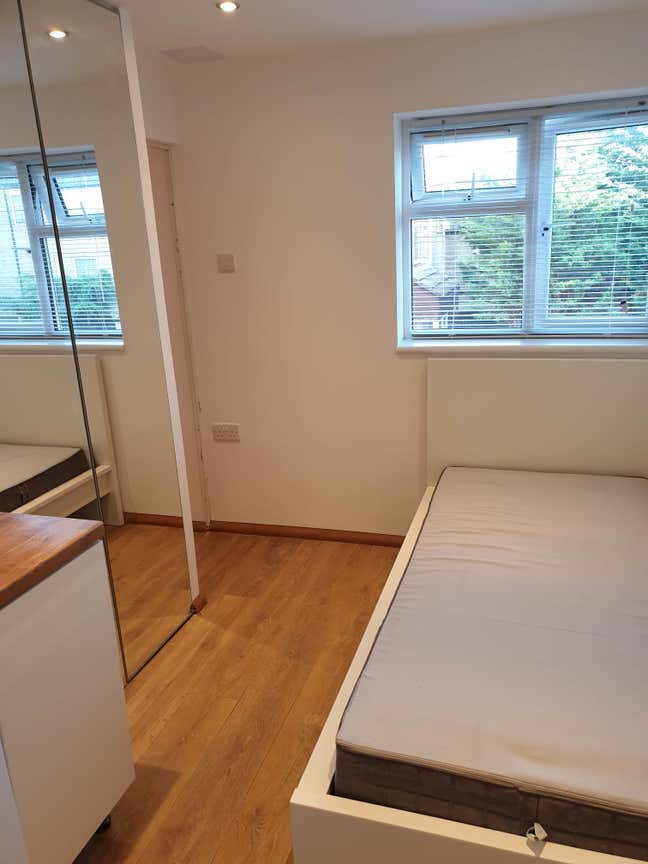 Ensuite room in Corby Main Photo