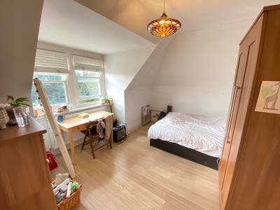 Lovely ensuite room, great living space, good loc. Main Photo