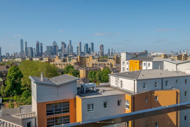Modern flat with stunning view of Canary Wharf Main Photo