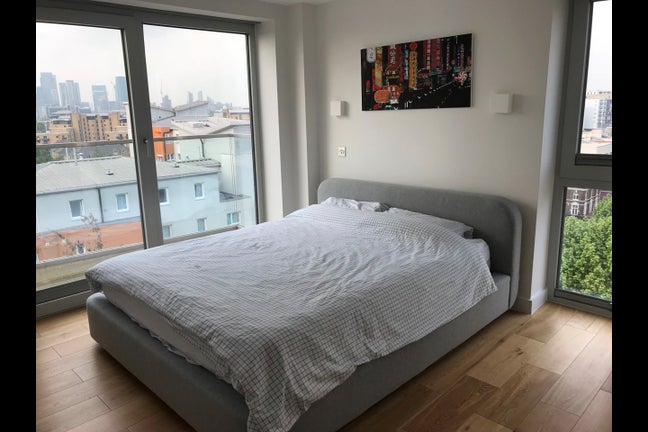 Modern flat with stunning view of Canary Wharf Main Photo